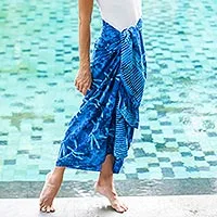 Pareo de rayón Batik, 'Dragonfly River' - Sarong de rayón Batik en azul de Bali