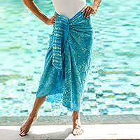 Batik-Rayon-Sarong, „Cerulean Eden“ – Batik-Rayon-Sarong mit Blattmotiv in Blau aus Bali