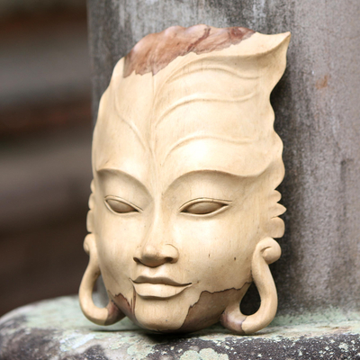 Máscara de madera - Máscara de madera de hibisco balinesa con diseño de hoja tallada a mano