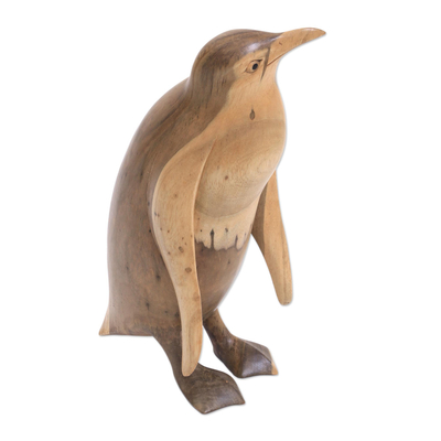 Holzskulptur 'Neugieriger Pinguin' - Balinesische Pinguin-Skulptur aus Hibiskus-Holz