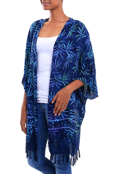 Chaqueta tipo kimono de rayón batik - Chaqueta estilo kimono de rayón batik con motivo de hojas en azul de Bali