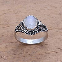 Regenbogen-Mondstein-Einzelstein-Ring, „Princess Gem“ – Handgefertigter Regenbogen-Mondstein-Einzelstein-Ring aus Bali
