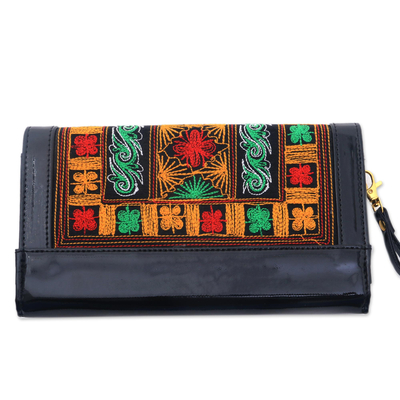 Bolso de mano con detalles de algodón - Clutch floral negro y naranja tejido a mano con correa