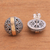 Pendientes de botón de plata de ley con detalles dorados - Aretes Botón Martillados en Plata de Ley y Baño de Oro 18k
