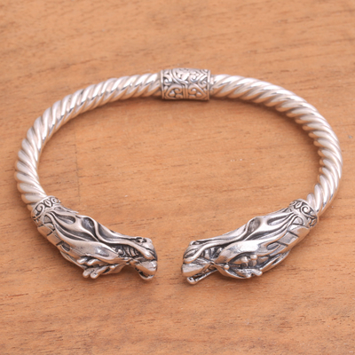 Sterling Silber Manschetten-Armband "Soaring Dragon" - Handgefertigtes Manschetten-Armband aus Sterlingsilber mit zwei Drachenköpfen