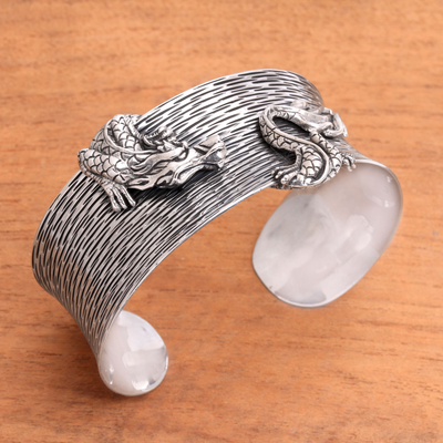Manschettenarmband aus Sterlingsilber - Handgefertigtes Drachenarmband aus Sterlingsilber