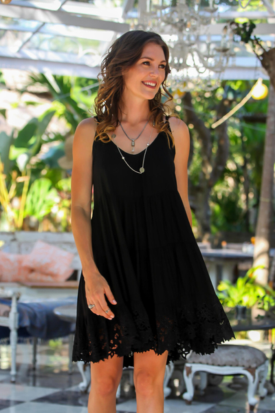 Rayon-Sommerkleid, „Onyx Dewi“ – Besticktes Rayon-Sommerkleid in Onyx aus Bali