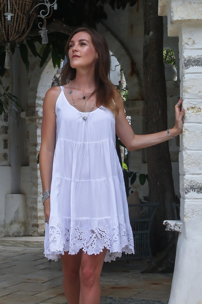 Rayon-Sommerkleid - Besticktes Viskose-Sommerkleid in Schneewittchen aus Bali