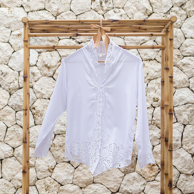 Blusa kebaya de rayón - Blusa Kebaya de rayón bordada en blanco nieve de Bali