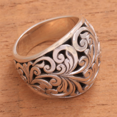 Gewölbter Ring aus Sterlingsilber - Handgefertigter gewölbter Ring aus Sterlingsilber mit wirbelndem Weinrebenwald
