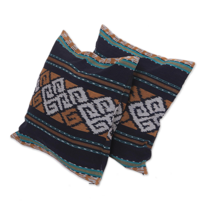 Kissenbezüge aus Baumwolle, 'Respati Wengi' (Paar) - Geometrische Baumwollkissenbezüge von Ikat aus Java (Paar)
