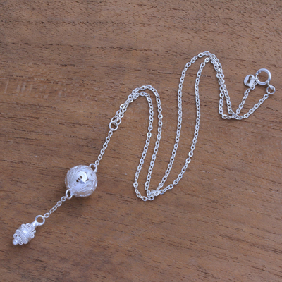 Halskette mit filigranem Anhänger aus Sterlingsilber - Halskette mit filigranem Anhänger aus Sterlingsilber, hergestellt in Java