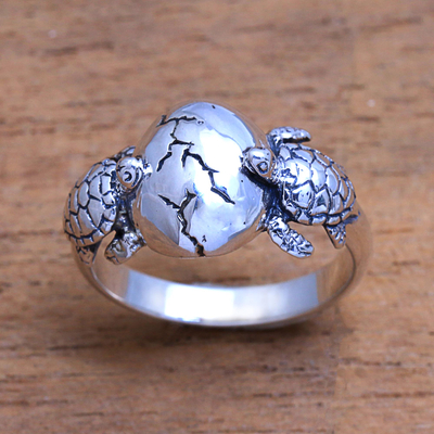 Sterling silver cocktail ring, 'Turtle Romance' - Sea Turtle Sterling Silver Cocktail Ring from Bali