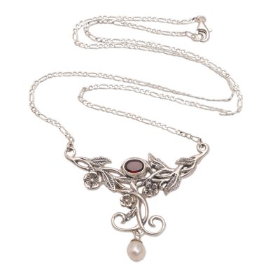 Halskette mit Anhänger aus Granat und Zuchtperle - Halskette mit floralem Granat- und Zuchtperlen-Anhänger