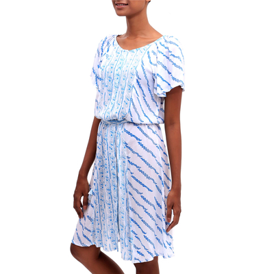 Kleid im Tunika-Stil aus Rayon, „Azure Helix“ – Bedrucktes Kleid im Tunika-Stil aus Rayon in Azure aus Bali