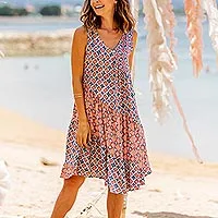 Vestido de rayón hasta la rodilla - Vestido veraniego hasta la rodilla de rayón con estampado de chili y azul celeste de Bali