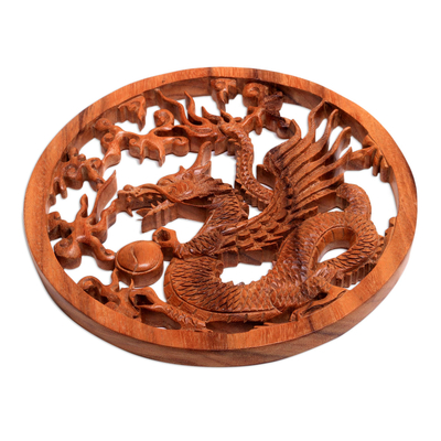Holzrelief-Platte, 'Kinabalu-Drache'. - Handgeschnitzte Holzrelief-Wandtafel mit Kinabalu-Drachen aus Bali