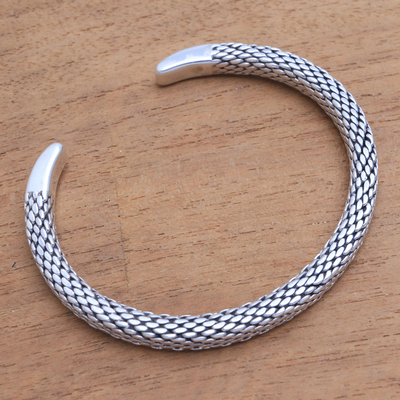 Manschettenarmband aus Sterlingsilber - Manschettenarmband aus Sterlingsilber mit Gliedermotiv, hergestellt auf Bali