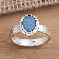 Opal-Cocktailring, „Oval Pool“ – Ovaler blauer Opal-Cocktailring, hergestellt in Bali