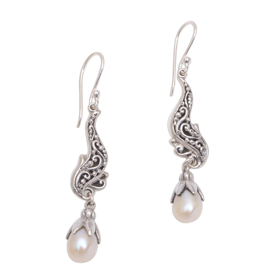Aretes colgantes de perlas cultivadas - Aretes colgantes con volutas de plata de ley y perlas cultivadas