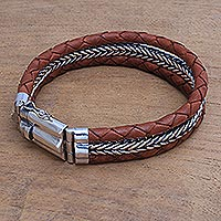 Herrenarmband aus Sterlingsilber und Leder, „Drei Schlangen in Braun“ – Herrenarmband aus Sterlingsilber und braunem Leder aus Bali