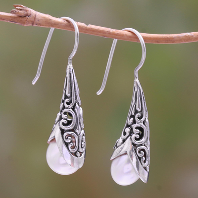 Aretes colgantes de perlas cultivadas - Aretes colgantes de perlas blancas cultivadas de Bali