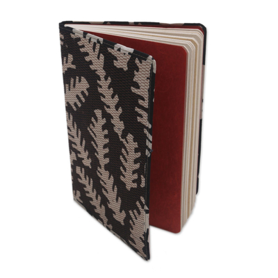 Zeitschrift für Batik-Baumwolle, 'Archer in the Trees' (Bogenschütze in den Bäumen) - Baumwoll-Cover-Journal mit schwarzem Blattmotiv Recyceltes Papier