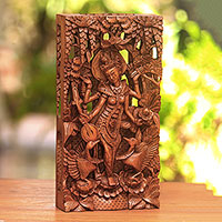 Panel de relieve de madera, 'Sarasvati' - Panel de relieve de madera Suar del dios hindú Saraswati de Indonesia