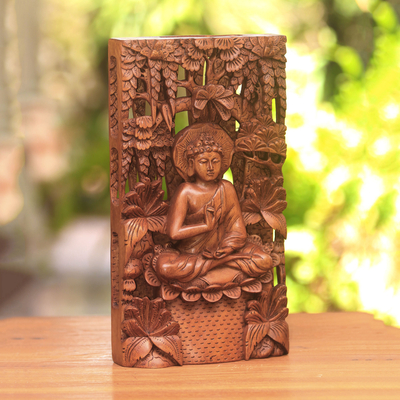 Reliefplatte aus Holz - Handgeschnitzte Suar-Holz-Relieftafel mit betendem Buddha