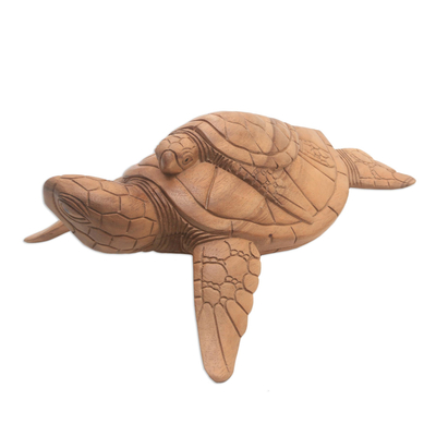 Holzskulptur - Handgeschnitzte Meeresschildkrötenskulptur aus Suar-Holz aus Bali