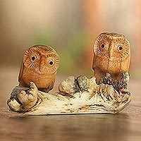 Holzskulptur, „Owl Romance“ – Jempinis Wood Owl Sculpture aus Bali