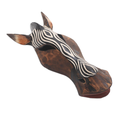 Holzmaske, 'Zebra-Illusion - Handgeschnitzte Albesien-Holz-Zebra-Maske aus Bali