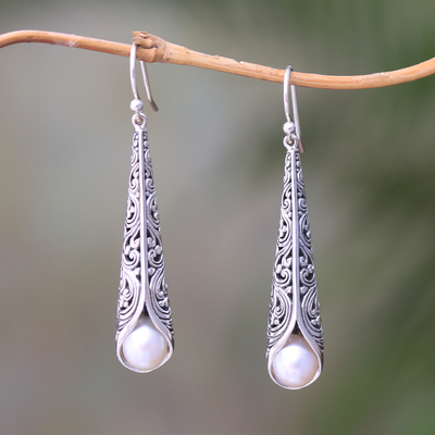 Aretes colgantes de perlas cultivadas - Aretes colgantes de cono de perlas cultivadas blancas de Bali