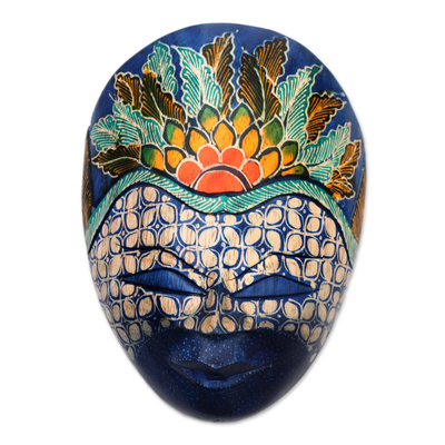 Máscara de madera Batik, 'El Príncipe Azul' - Máscara floral de madera Batik de Java
