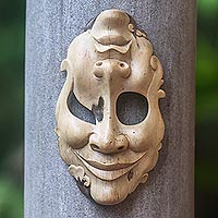 Máscara de madera, 'Happy and Sad' - Máscara de pared de madera de hibisco artesanal de Indonesia