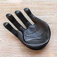 Escultura de madera, 'Black Palm' - Escultura de madera tallada a mano de una mano en negro de Indonesia
