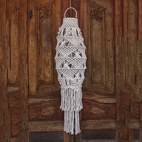Acento decorativo de algodón, 'Tegalalang Circle' - Acento decorativo de algodón anudado a mano de Bali