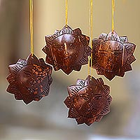 Kokosnussschalen-Ornamente, 'Tegalalang Sun' (4er-Set) - Handgefertigte Sonnen-Kokosnussschalen-Ornamente aus Bali (4er-Set)