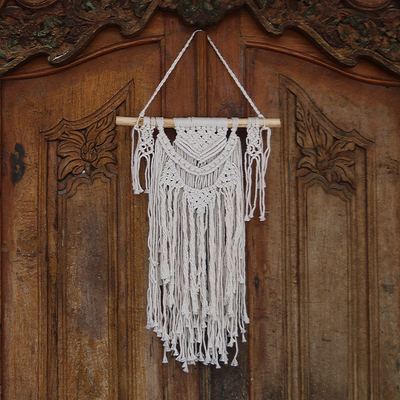 Wandbehang aus Baumwolle, 'Welcome Fringe - Kunsthandwerklich gefertigte Baumwollwandbehänge aus Bali