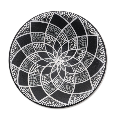 Dekorative Schale aus Keramik, 'Symmetrisches Design'. - Dekorative Keramikschale in Schwarz-Weiß aus Bali