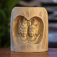 Escultura de madera, 'Famosos hindúes' - Escultura de Rama y Sita de madera tallada a mano de Bali