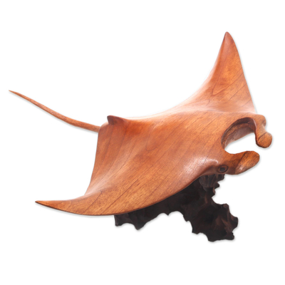 Holzskulptur, 'Eleganter Mantarochen'. - Suar Wood Mantarochen-Skulptur aus Bali