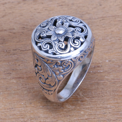 Sterling silver signet ring, 'Traditional Garden' - Circular Floral Sterling Silver Signet Ring from Bali