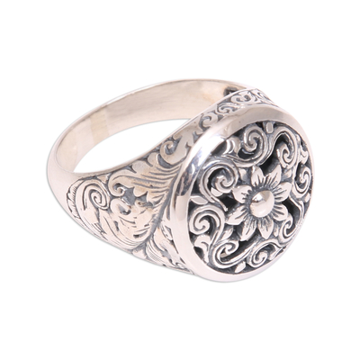 Sterling silver signet ring, 'Traditional Garden' - Circular Floral Sterling Silver Signet Ring from Bali