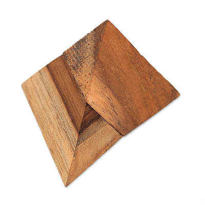 Puzzle aus Teakholz - Handgeschnitztes Pyramidenpuzzle aus Teakholz aus Java