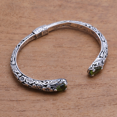 pulsera de peridoto - Brazalete con motivo floral de plata de ley y peridoto