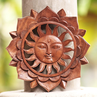 Reliefplatte aus Holz - Suar-Holz-Reliefpaneel mit floralem Sonnenmotiv aus Bali