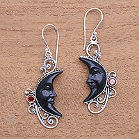 Pendientes colgantes granate y cuerno - Aretes colgantes de luna creciente de granate y cuerno negro