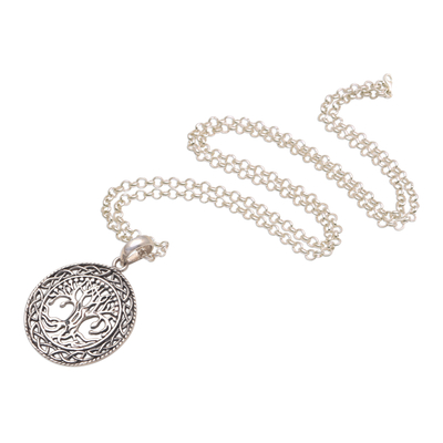 Sterling-Silber-Anhänger-Halskette, 'Ancient Tree' - Kreisförmige Baum-Sterling-Silber-Anhänger-Halskette aus Bali