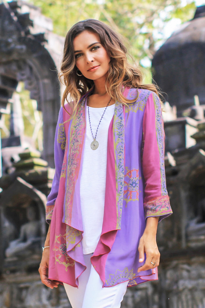 Batik-Rayon-Kimono-Jacke, 'Primavera' – Fuchsia und Lila Batik-Rayon-Kimono-Jacke aus Bali